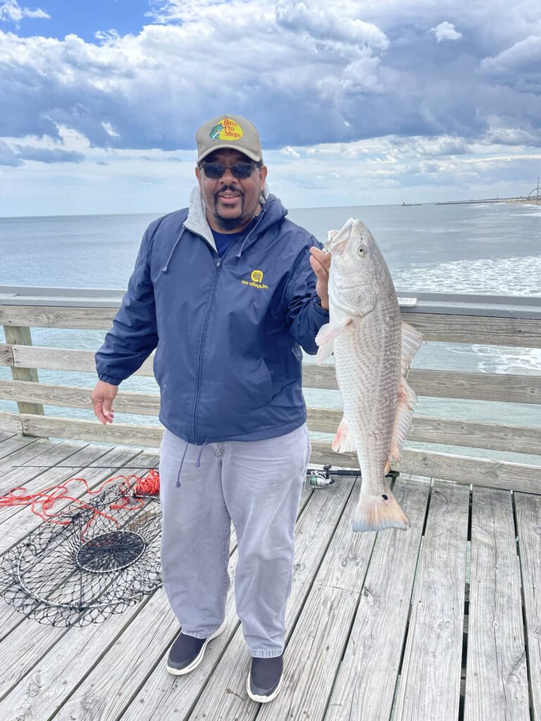 World's Smallest Fishing Rod Catches fish in OCEAN! 